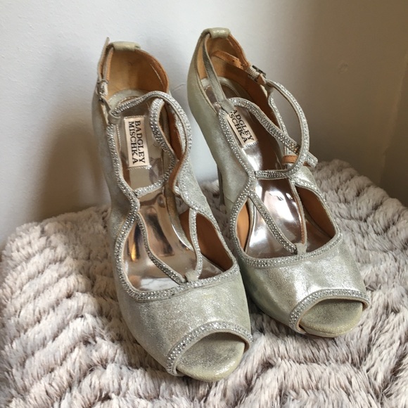 💕Badgley Mischka Silver Jeweled Strappy Platforms - Picture 3 of 8